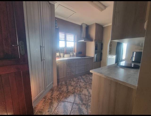 6 BEDROOM FREESTANDING FOR SALE IN HEIDERAND